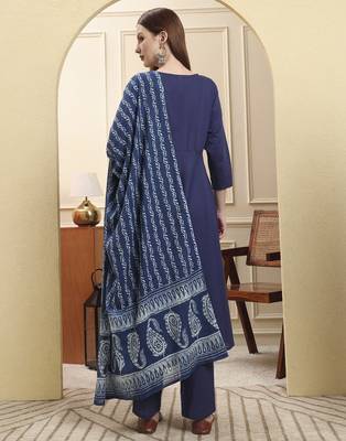 blue floral a-line maternity kurta trouser dupatta set 3