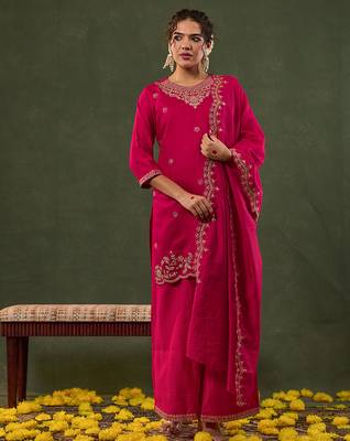 pink embroidered straight kurta palazzo dupatta set have a lining kurta 1