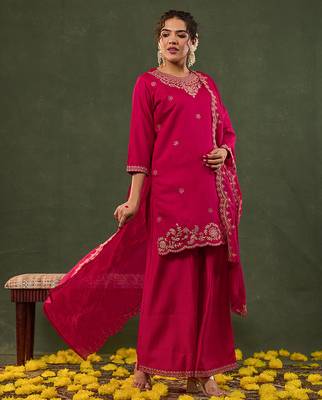 pink embroidered straight kurta palazzo dupatta set have a lining kurta 2
