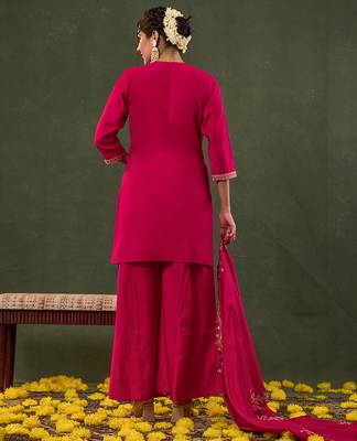 pink embroidered straight kurta palazzo dupatta set have a lining kurta 3