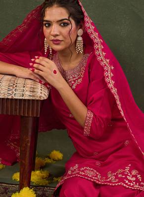 pink embroidered straight kurta palazzo dupatta set have a lining kurta 5