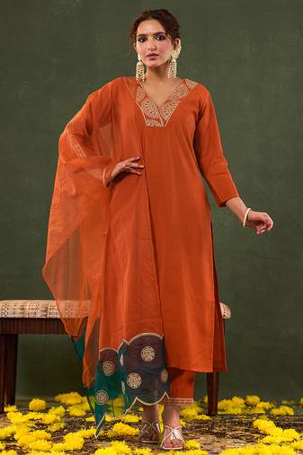 Yufta orange silk blend kurta set with embroidery