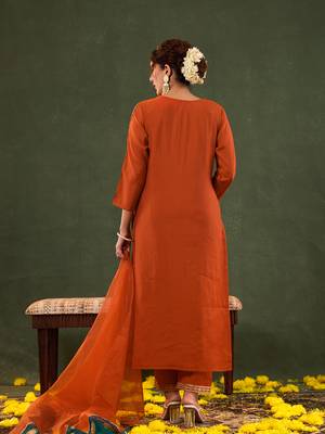 orange silk blend kurta set with embroidery 3