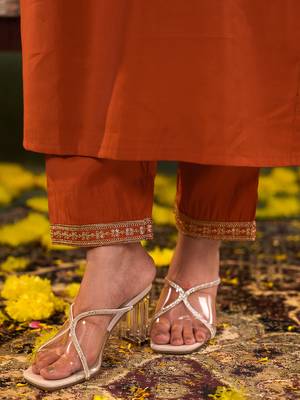 orange silk blend kurta set with embroidery 5