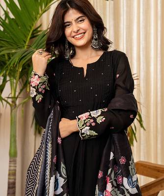 black resham embroidery a-line chanderi silk kurta trouser dupatta set 5