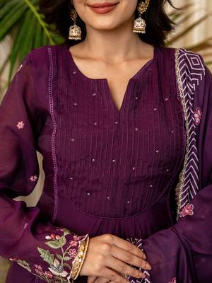 purple resham embroidery a-line chanderi silk kurta trouser dupatta set 4