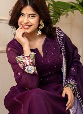 purple resham embroidery a-line chanderi silk kurta trouser dupatta set 5