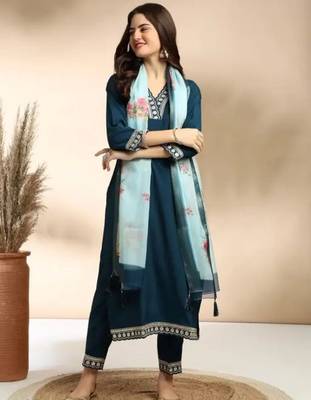 Stylish designer rayon biscuit slub fabric embroidery work kurta set with chanderi jaquard dupatta 4