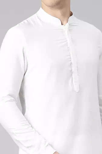 Arjun bijlani in white plain short kurta pajama
