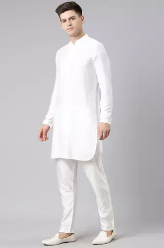 Arjun bijlani in white plain short kurta pajama