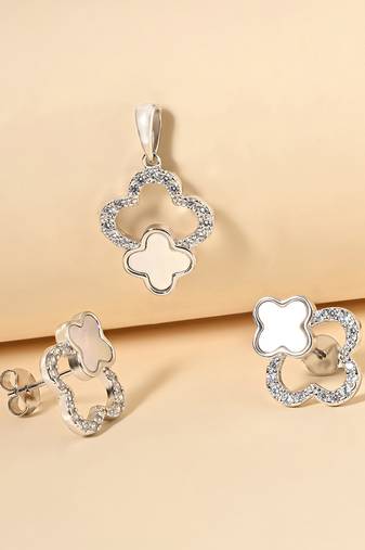 White cubic zirconia pendant set with floral design
