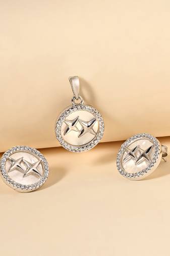 Rose gold cubic zirconia pendant set with romantic design
