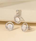 White cubic zirconia pendant set with circle design