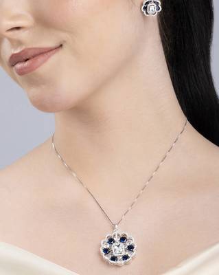 Oxidised cubic zirconia necklace set with textured blossom design 5
