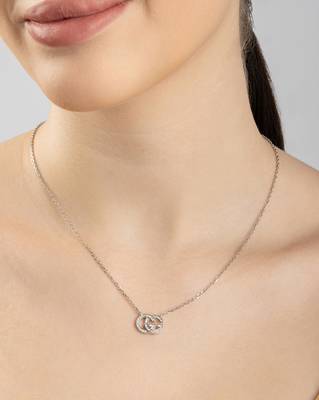 Gg motif silver necklace with iconic design and contemporary look 3