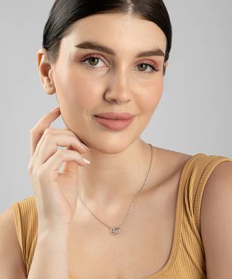 Gg motif silver necklace with iconic design and contemporary look 4
