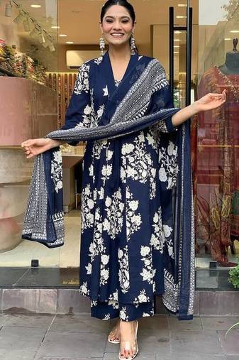 Women's Rayon Printed Designer Ethnic Kurti With Pant & Dupatta Set | Floral Printed Deigner Ethnic Kurti Set
