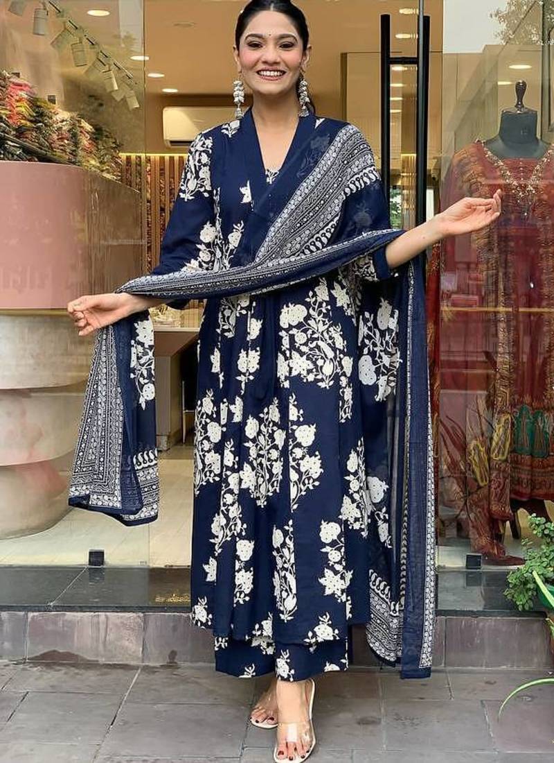 Women's Rayon Printed Designer Ethnic Kurti With Pant & Dupatta Set | Floral Printed Deigner Ethnic Kurti Set
