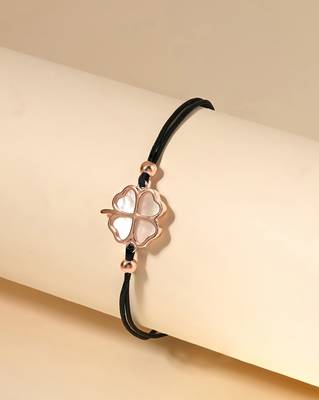Heart-shaped petal bracelet 1