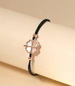 Heart-shaped petal bracelet