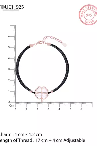 Heart-shaped petal bracelet