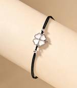 Heart-shaped petal bracelet