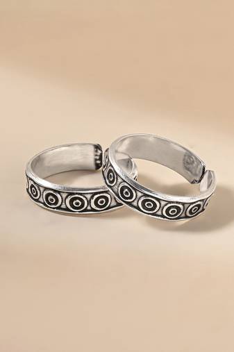 Touch925 oxidised circular toe ring