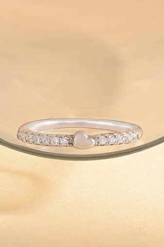 Touch925 heartfelt circle silver ring with cz heart detail in 925 purity for women