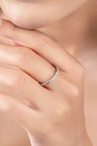 Touch925 heartfelt circle silver ring with cz heart detail in 925 purity for women