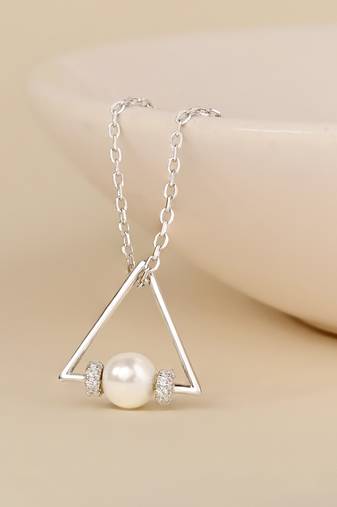 Touch925 graceful triangle pearl necklace