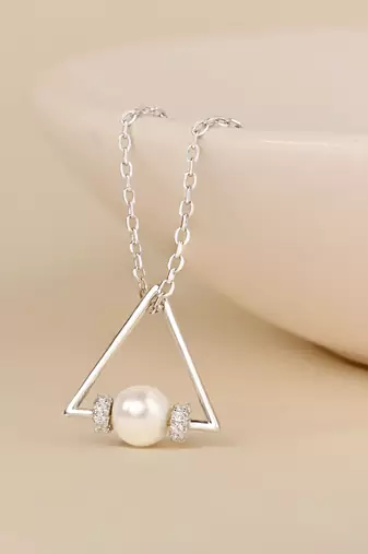 Touch925 graceful triangle pearl necklace