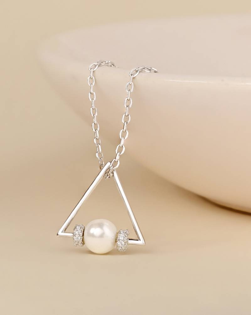 Touch925 graceful triangle pearl necklace