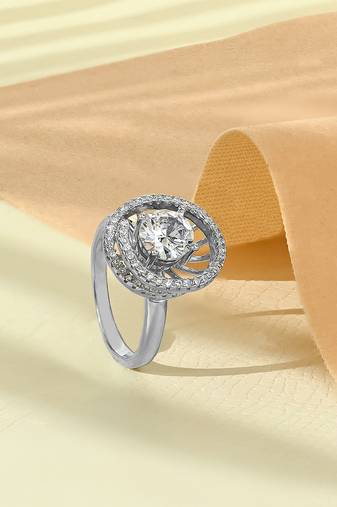 Touch925 elegant glow silver ring with central cz stone in 925 purity for women
