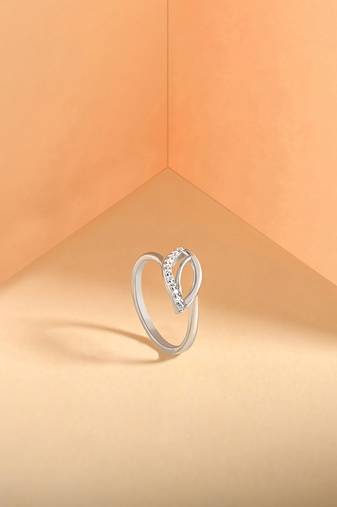 Touch925 serene cz elegance silver ring with leaf design in 925 purity for women