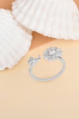 Touch925 bloom & bee silver ring in 925 purity for women