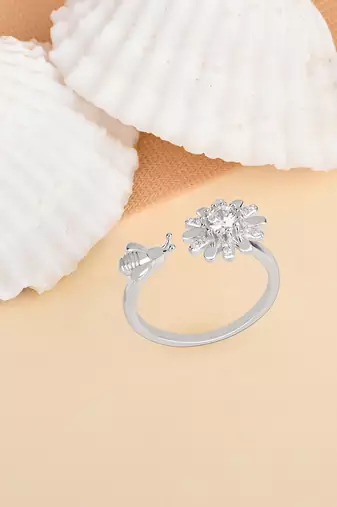 Touch925 bloom & bee silver ring in 925 purity for women