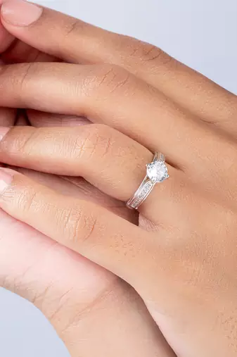 Touch925 silver spark stone ring with solitaire cz in 925 purity for women
