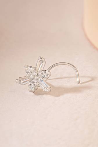 Frosted snowflakes nose pin