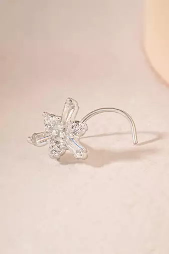 Frosted snowflakes nose pin