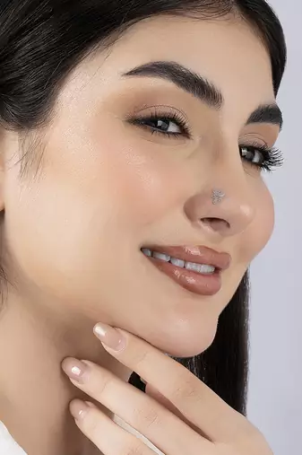 Frosted snowflakes nose pin