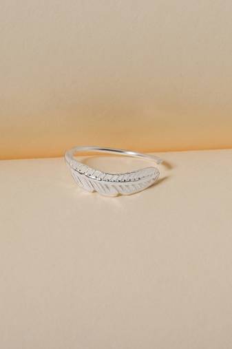 Silver flat leaf nose pin