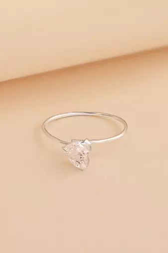 Heart stone nose pin
