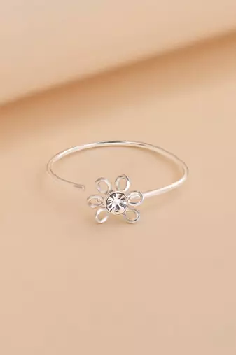 Silver floral nose pin