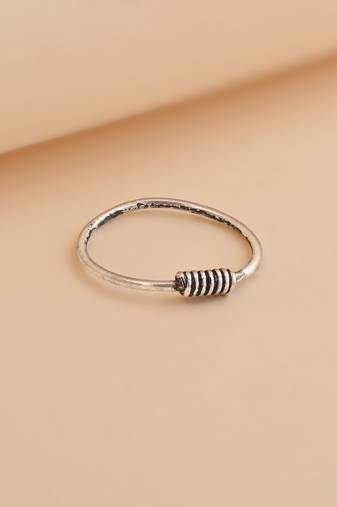 Spiral oxidized nose pin