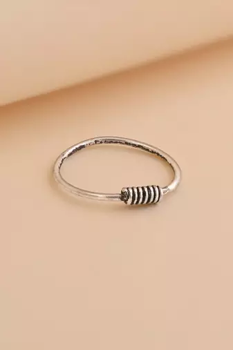 Spiral oxidized nose pin