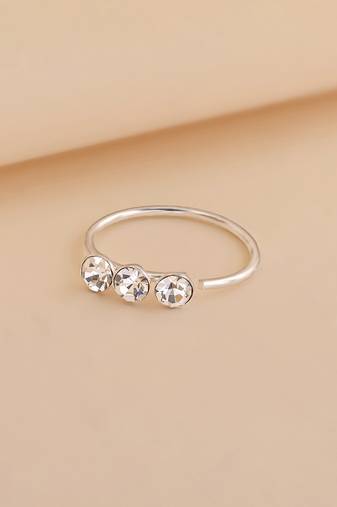 Triple stone nose pin