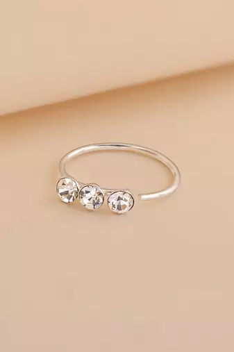 Triple stone nose pin