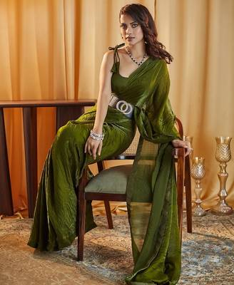 Mahendi women mahendi solid silk blend saree 3