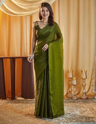 Mahendi women mahendi solid silk blend saree 5
