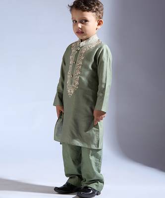 Green embroidered silk kurta pyjama 2